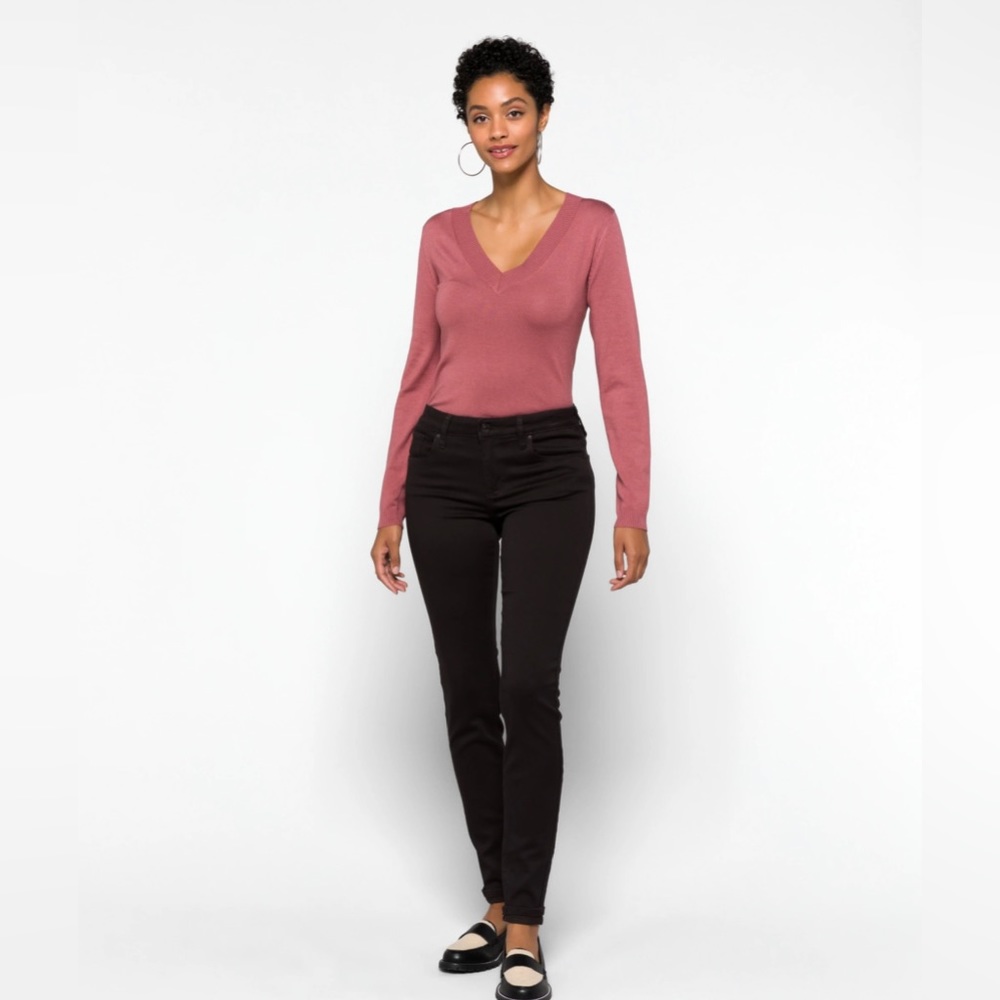 STS BLUE

Emma Mid Rise Ankle Skinny Jean with Finished Hem
8 | Black